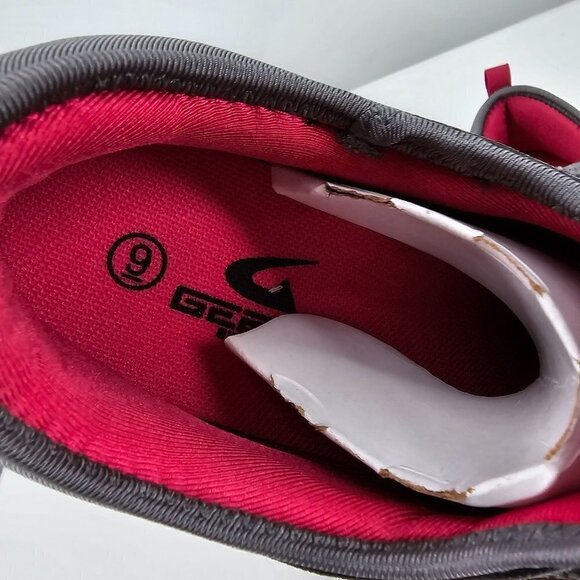 Dream Seek Gray & Fuchsia Logo-Accent Sneaker - Picture 8 of 10